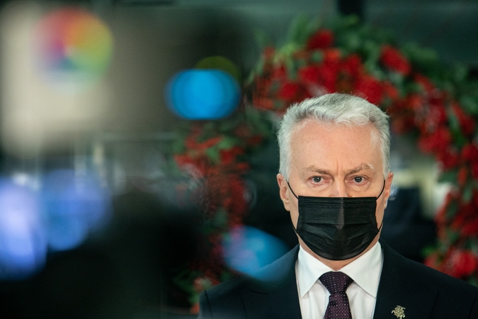 Prezidentas Naujųjų metų sveikinime dėkojo tiems, kas stengėsi padėti aplinkiniams