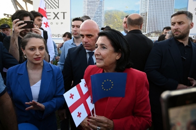 Sakartvelo valdančioji partija inicijuoja prezidentės S. Zurabišvili apkaltos procedūrą 
