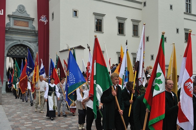 Nematerialaus kultūros paveldo sąvade – gintaro gaudymas, klojimo teatras, jidiš tarmė