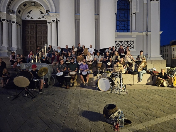 Muzikantas D. Narauskas kauniečius panardino į būgnų magiją