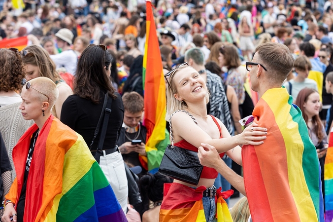  „Vilnius Pride“: į minią vos neįsirėžusio „Chrysler“ vairuotojui – 225 eurų bauda