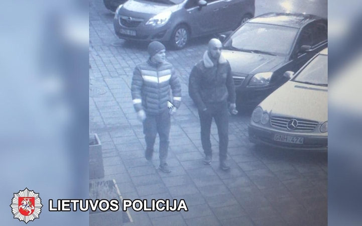 Ieško plėšikų: šie du vyrai įtariami bandę pagrobti BMW (gal pažinsite?)