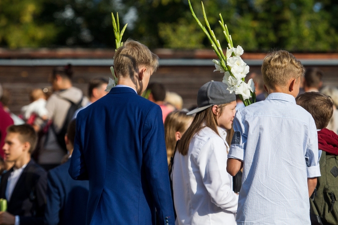 Išskirtinė Rugsėjo 1-oji: tėvams ir mokytojams šventinę nuotaiką gadina nežinia