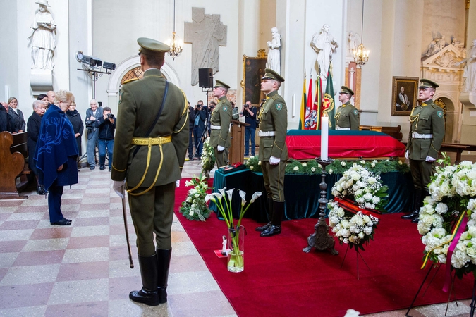 Iškilmingos A. Ramanausko-Vanago laidotuvės supykdė Rusiją