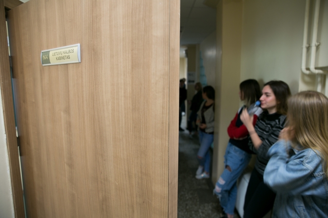 Vyriausybė siūlo privalomus pasiekimų patikrinimus, dešimtokams – slenkstis