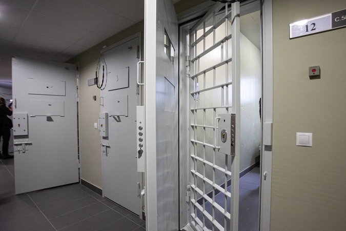 Bandė sprukti nuo policininkų ir atsidūrė areštinėje