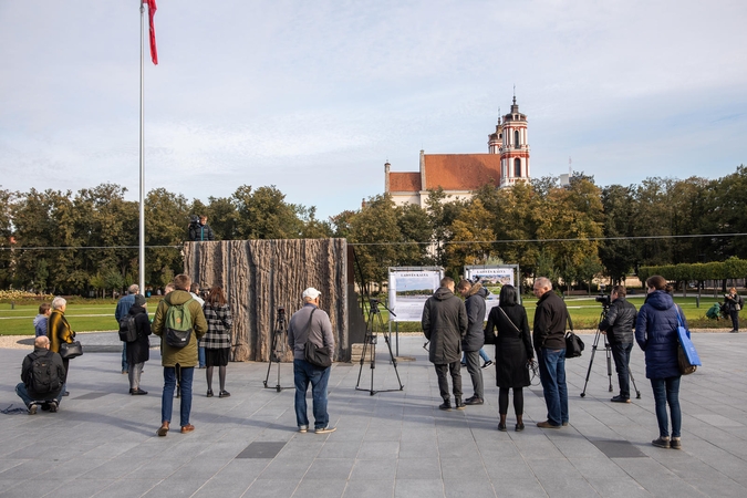 Lukiškių aikštėje iškilo „Laisvės kalvos“ maketas: įvertinkite vaizdą