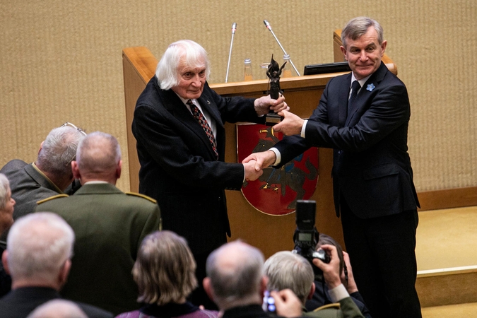 Laisvės premija šiemet įteikta partizanui A. Kentrai-Aušrai