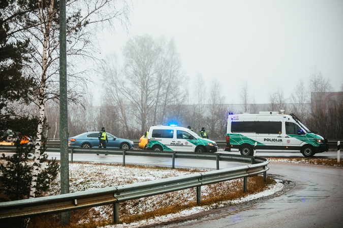 Vilkaviškio rajone pienvežis trenkėsi į medį: vairuotojas žuvo