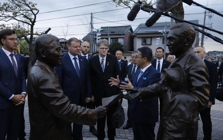 S. Skvernelis pagerbė Ch. Sugiharos atminimą: jis išdavė vizas gyventi