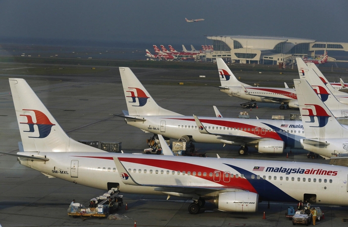 „Malaysia Airlines“ lėktuvo pilotas dėl pastebėto defekto turėjo pasukti atgal 