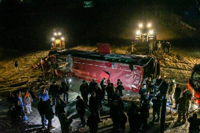 Šiaurės Makedonijoje per tragišką autobuso avariją žuvo 13 žmonių