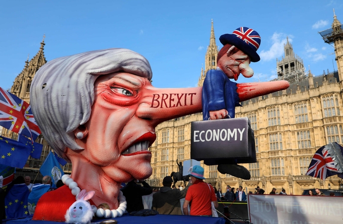 Vyriausiasis ES derybininkas: chaotiškas „Brexit“ – vis labiau tikėtinas