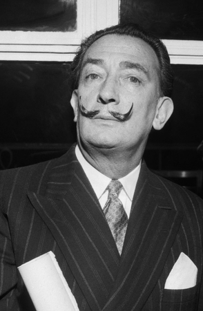 1904 m. gimė ispanų dailininkas Salvadoras Dali
