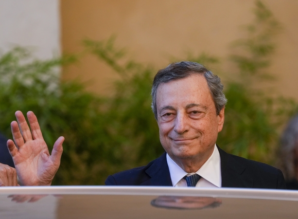Daugiau nei 1 tūkst. Italijos merų ragina premjerą M. Draghi neatsistatydinti