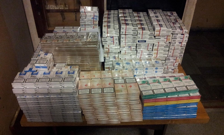 Prekeivė nelegaliomis cigaretėmis bandė sprukti nuo policijos