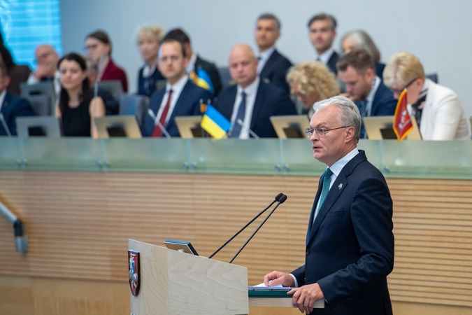 Prezidentas apie „čekiukų skandalą“: piktina keisti paaiškinimai ir atsakomybės neigimas