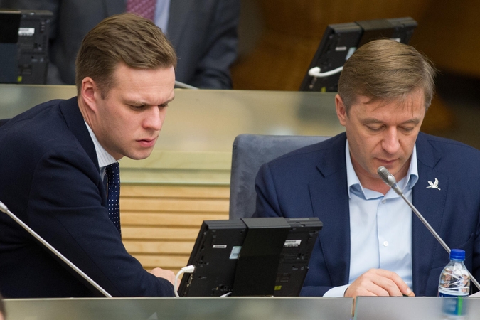 „Valstiečiai“ delsia: „konservatorių skandinimo planas“ – dar stalčiuje