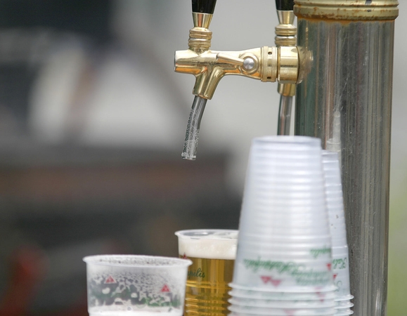 Masiniuose renginiuose nebeliks alkoholio?