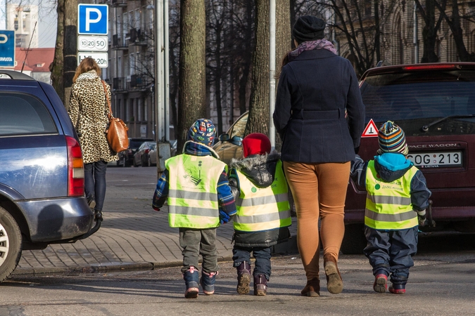 Alytuje eismą prie mokyklų prižiūrės pašalpų gavėjai