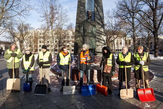 Kultūrinės spaudos atstovų protestas prie Vyriausybės