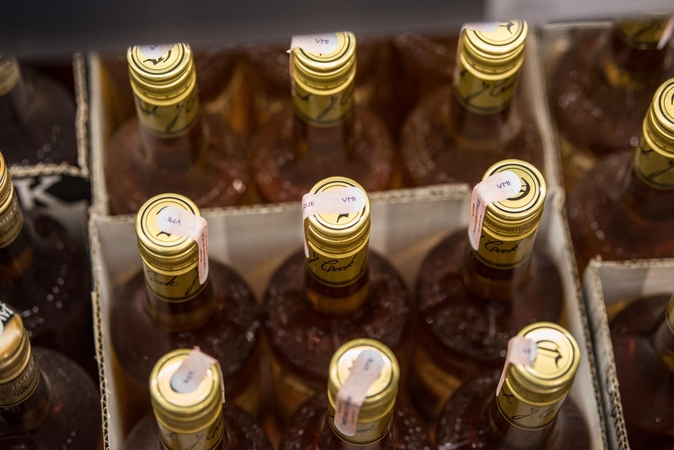 Alkoholio „paštomatų“ veiklos varžymas gali prieštarauti Konstitucijai?