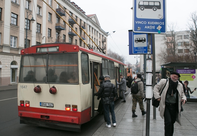 Prokurorai tirs, ar reklama ant Vilniaus troleibusų nekurstė tautinės nesantaikos