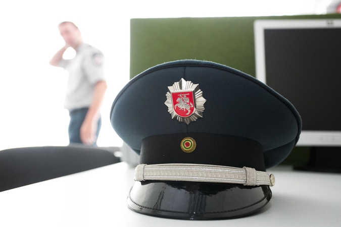Su nelegalių rūkalų prekyba kovojantiems policininkams – premijos