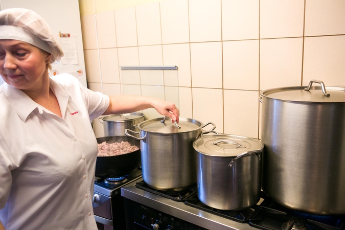 Siūloma didinti išmokas nemokamam moksleivių maitinimui
