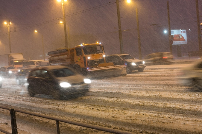 Eismo sąlygas naktį sunkins pustymas