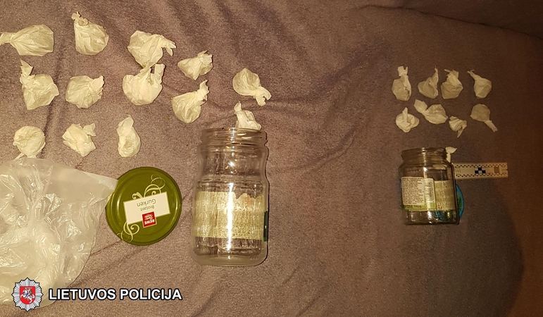 Nustebusi net policija: narkotikais prekiavo 80-metė senolė