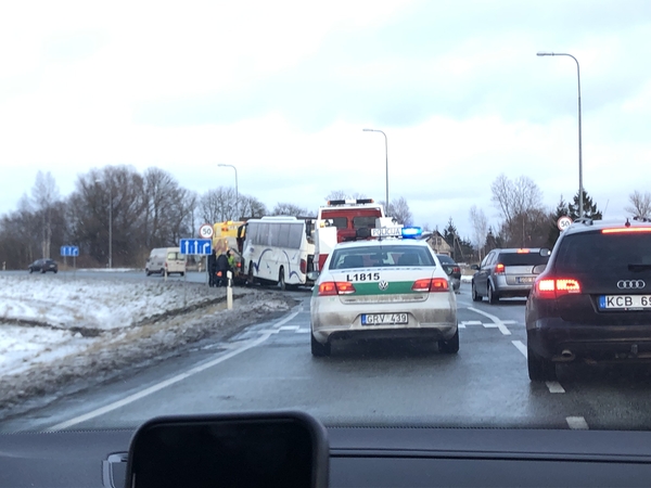 Keleivinis autobusas neįveikė Jakų žiedo