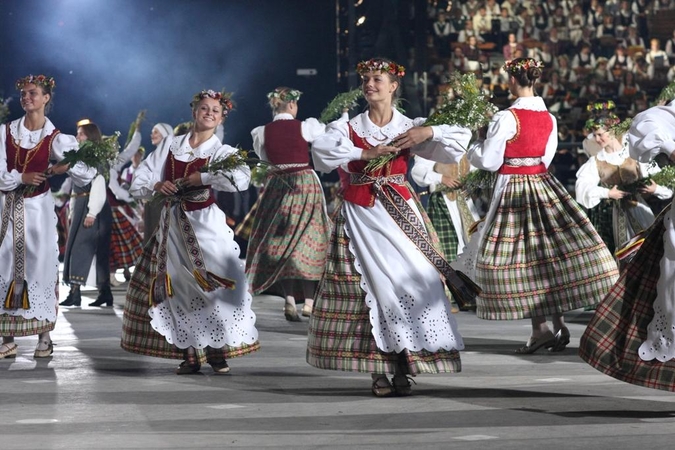 Kalnų parke – protėvių giesmės, karo šokiai ir banguojantys rugiai