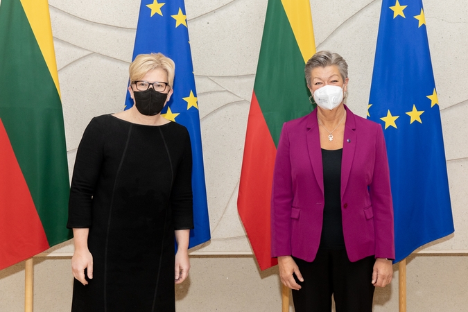 I. Šimonytė susitiko su vidaus reikalų eurokomisare: aptarė migracijos situaciją