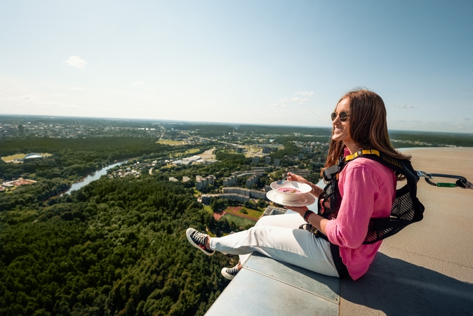 Vilnius rengia šaltibarščių festivalį: miestas nusidažys rožine spalva
