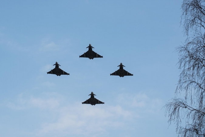 Rusijai užpuolus Ukrainą NATO naikintuvai kasdien patruliuoja palei Baltijos šalių sieną