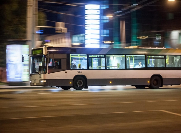 Naujųjų metų naktį – talpesni naktiniai autobusai