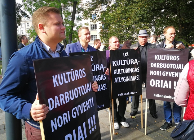Kultūrininkai atlyginimus kelti reikalauja mažiausiai 75 eurais