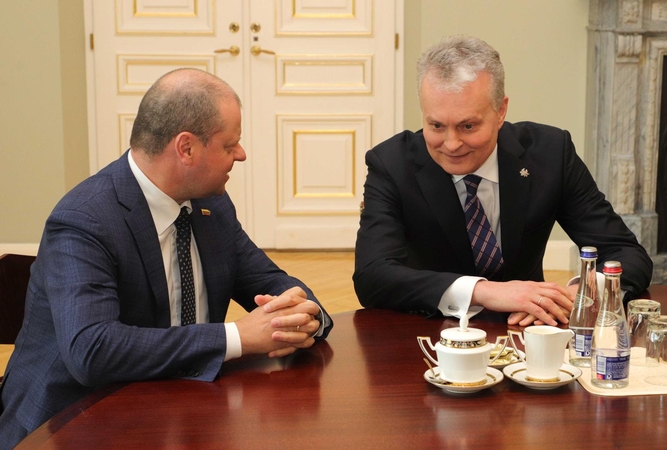 Prezidentas siūlo sujungti tris ministerijas į dvi