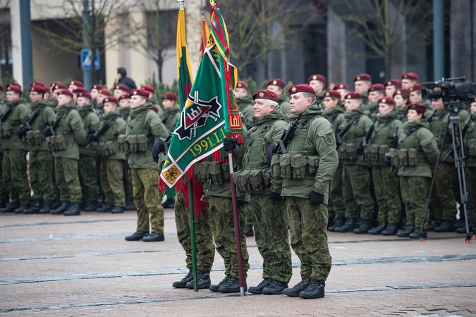 Savanorių pajėgos 31-ąsias metines pasitinka su nauja ginkluote ir technika