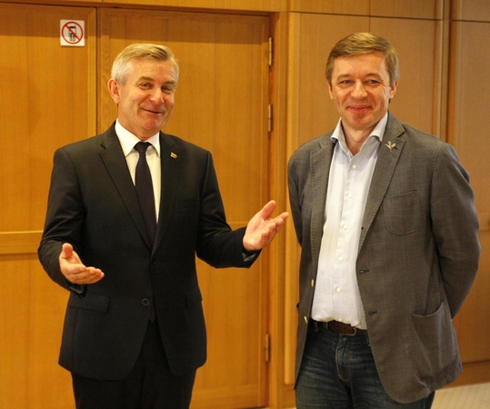 V. Pranckietis bėga, R. Karbauskis džiaugiasi: čia ne vieta tokiam melagiui