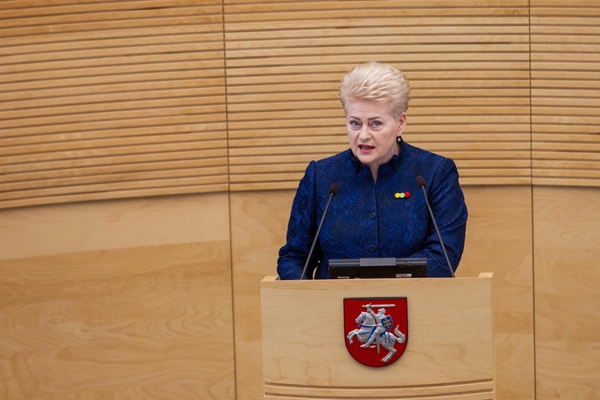 D. Grybauskaitė: nurodymai, kada gerti, kur gydytis, laisvos visuomenės nesukurs