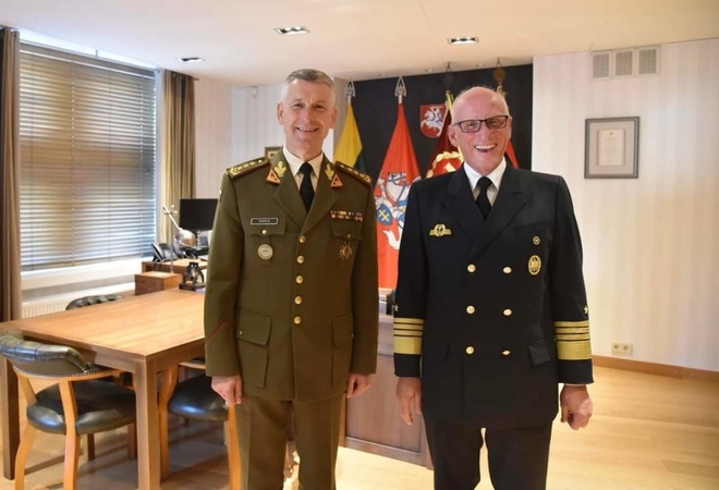 Kariuomenės vadas su NATO štabo Europoje vadovu aptarė pajėgų pastiprinimą Lietuvoje