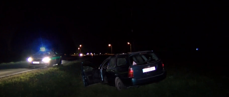 Griovyje netoli Vilniaus kažkas pametė fordą