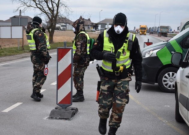 Įspėja: vykstant į Latviją reikia turėti neigiamą COVID-19 testą