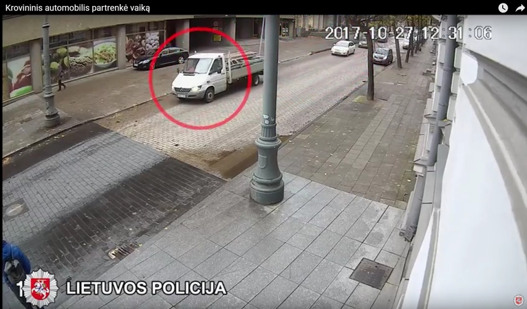 Padėkite rasti: vairuotojas perėjoje partrenkė vaiką ir nuvažiavo