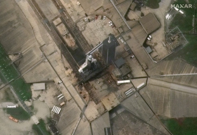 „SpaceX“ į kosminę stotį išsiuntė skruzdėlių, avokadų ir robotinę ranką