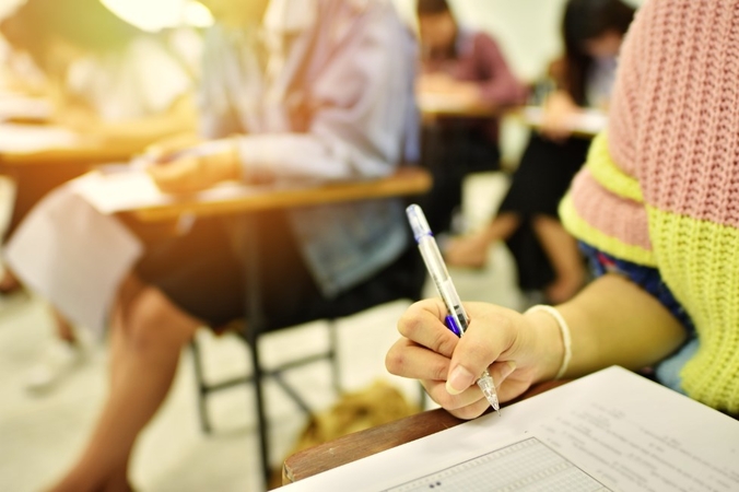 Abiturientai laiko vieną populiariausių brandos egzaminų – matematikos