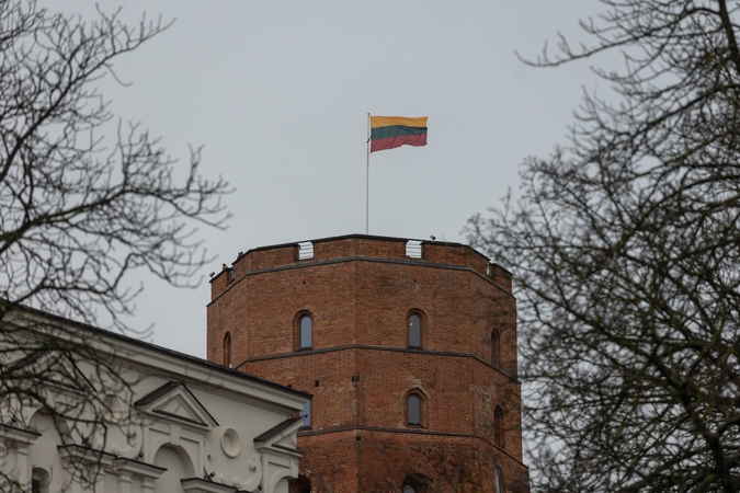 Lietuvos vėliavos dieną Gedimino pilies bokšte iškilmingai iškelta Trispalvė