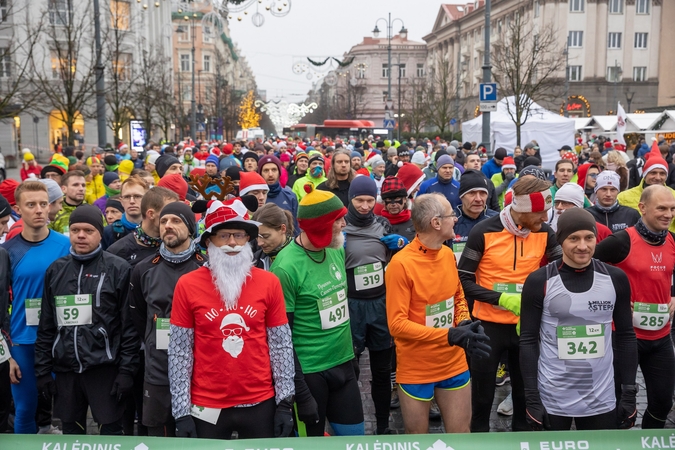 Kalėdinis bėgimas – šventinių lempučių šviesoje